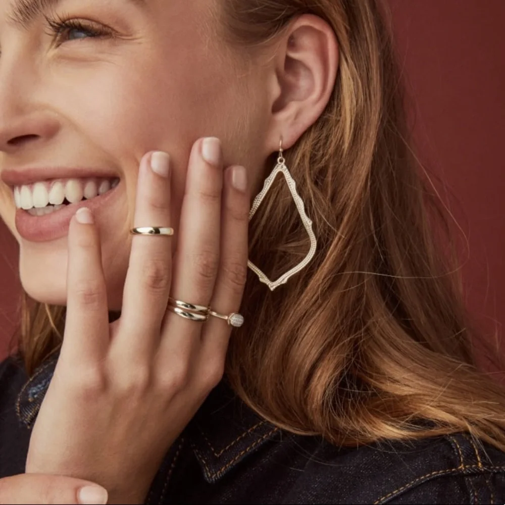 Kendra Scott Sophee drop earrings in gold - Picture 2 of 5